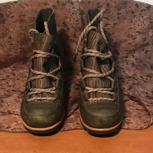 Sorel Sandy Green Leather Wedge Boots